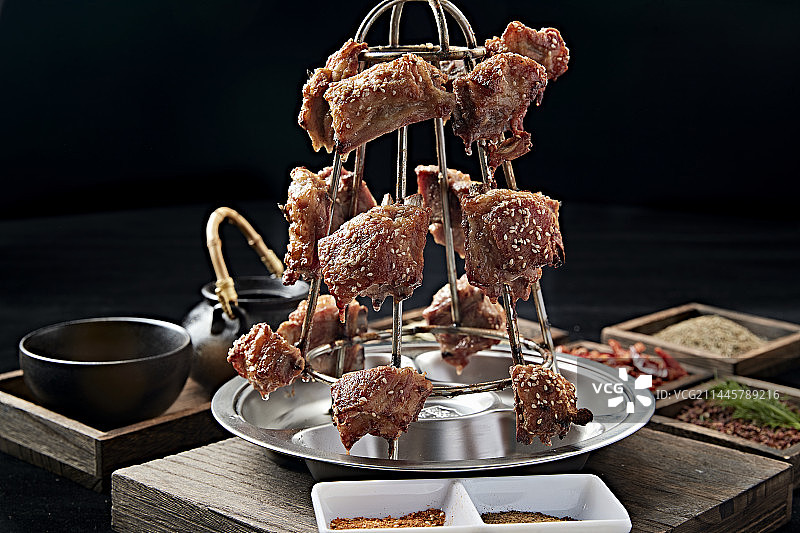 馕坑架子烤肉图片素材