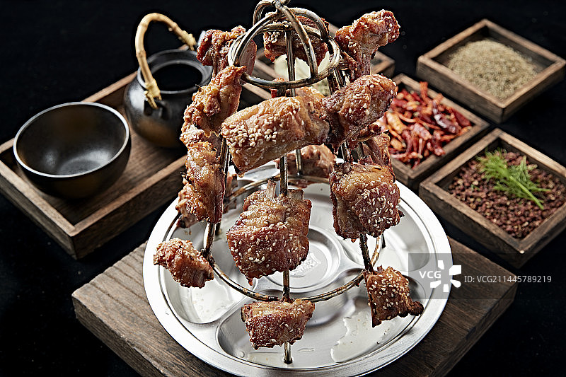 馕坑架子烤肉图片素材