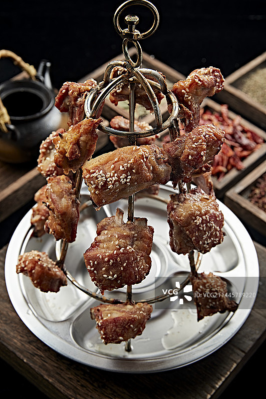 馕坑架子烤肉图片素材