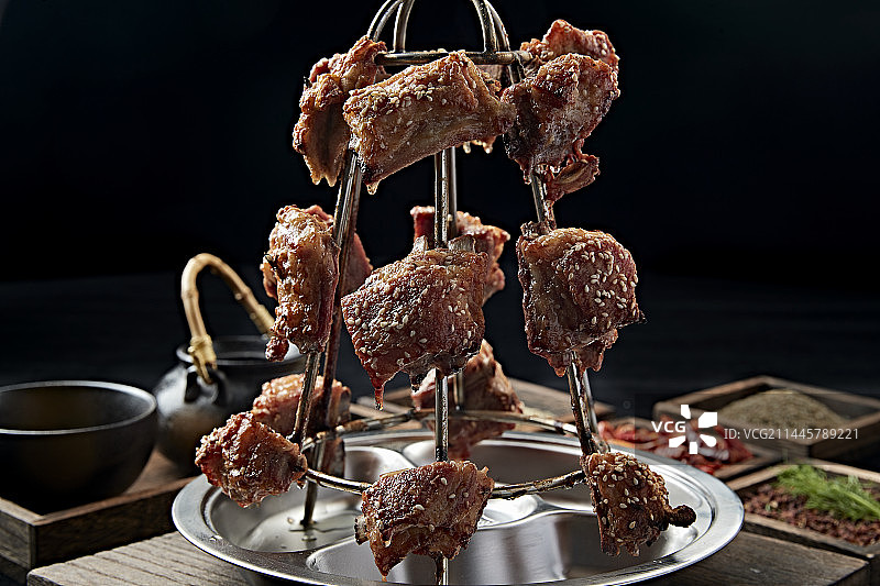 馕坑架子烤肉图片素材