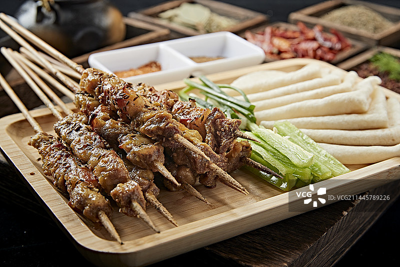 山东淄博美食小饼卷烧烤图片素材