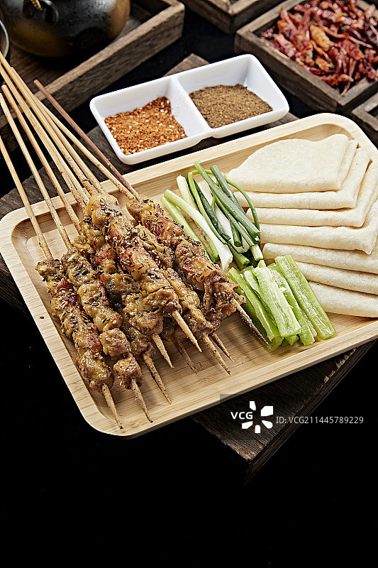 山东淄博美食小饼卷烧烤图片素材