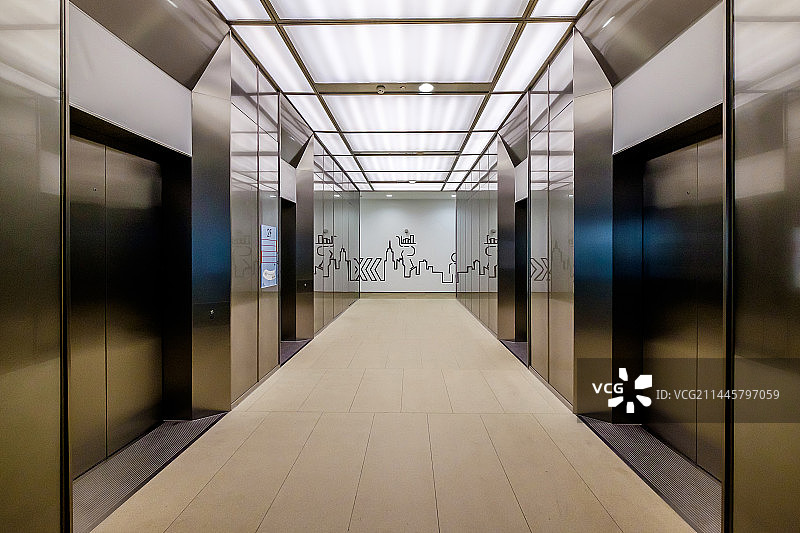 明亮的电梯间的走廊图片素材