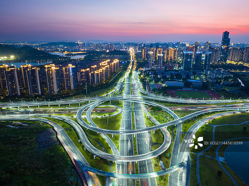 佛山市顺德区碧南立交夜景、碧桂路南国路全互通立交桥图片素材