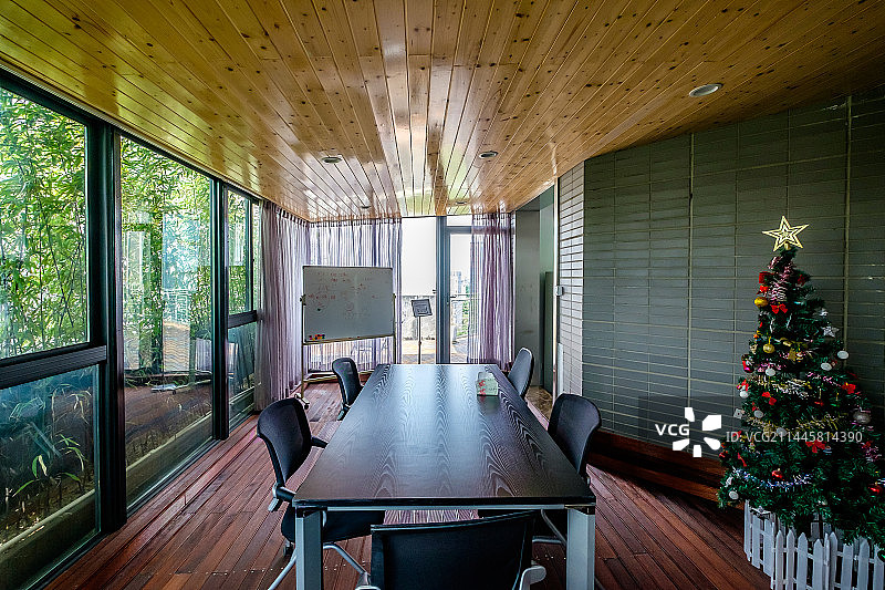 现代时尚办公空间阳光房会议室图片素材