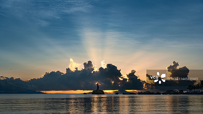 渔女晨光图片素材