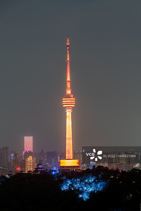 点亮龟山电视塔图片素材