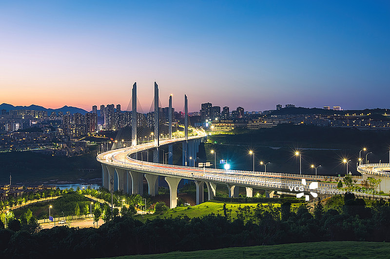 重庆两江新区蔡家嘉陵江大桥夜景图片素材