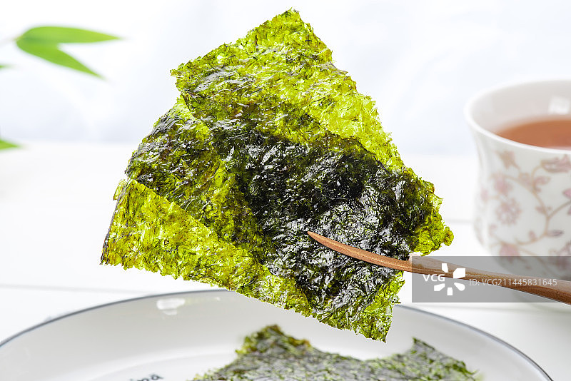 亮色调的零食海苔特写图片素材