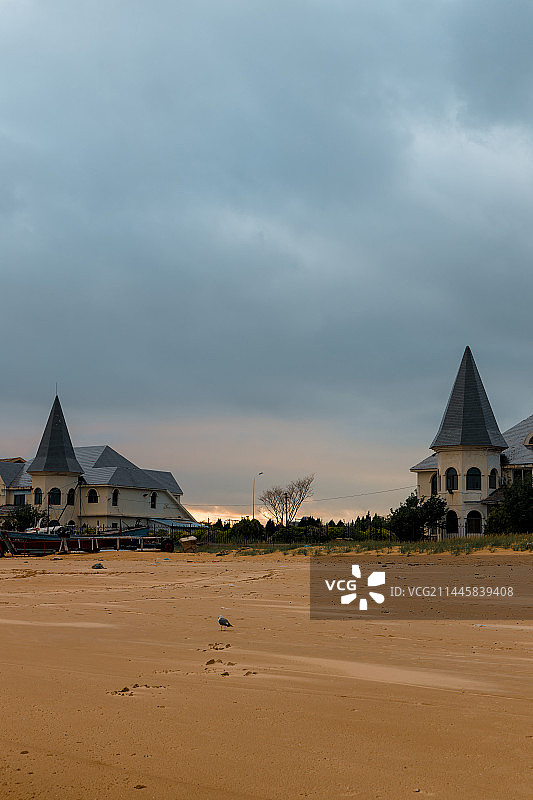 养马岛的乌云和海鸥图片素材