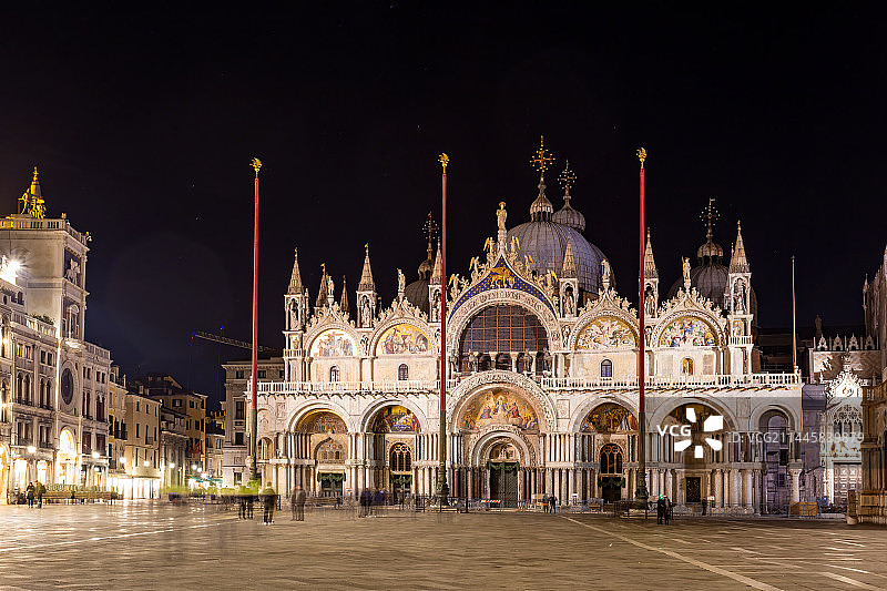 威尼斯圣马可大教堂夜景图片素材
