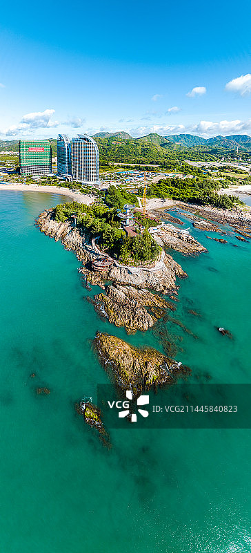 中国惠州市惠东县港口镇双月湾礁石酒吧图片素材