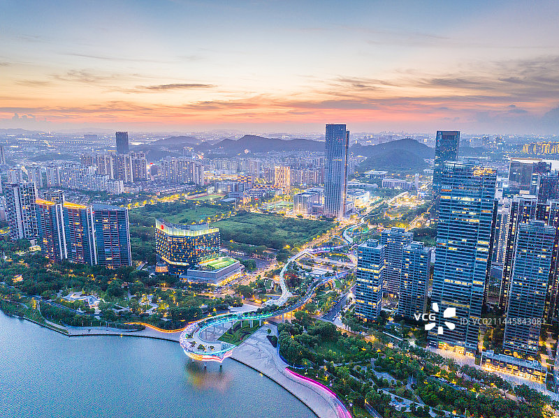 佛山市顺德区新地标金凤凰广场夜景、顺德新城区、德胜新城、大良新城区图片素材