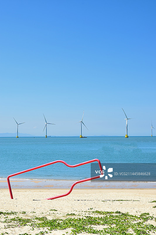 福建福州平潭北部湾生态廊道，玻璃栈道，风力发电，风车海景图片素材
