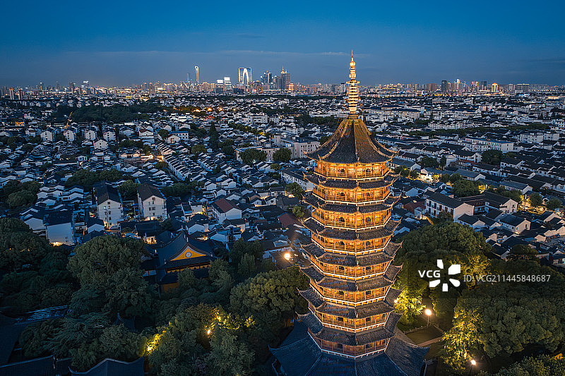 蓝调时刻的北寺塔图片素材