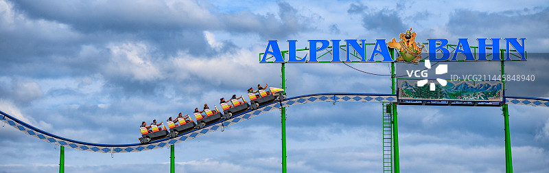 杜塞尔多夫莱茵嘉年华过山车图片素材