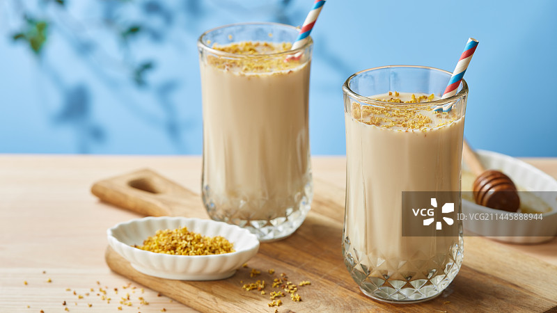 美味的桂花蜂蜜奶茶图片素材