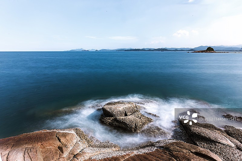 深圳小梅沙海景风光天空浪花夕阳日落城市图片素材