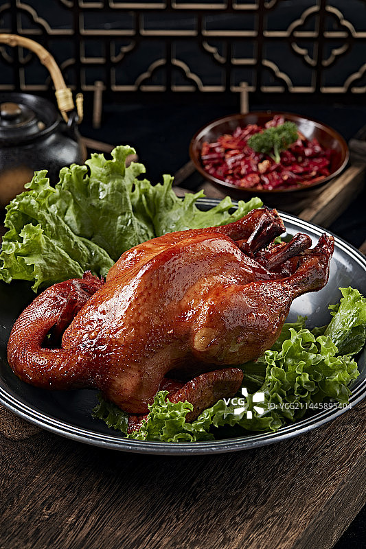 香酥卤味熏鸡图片素材