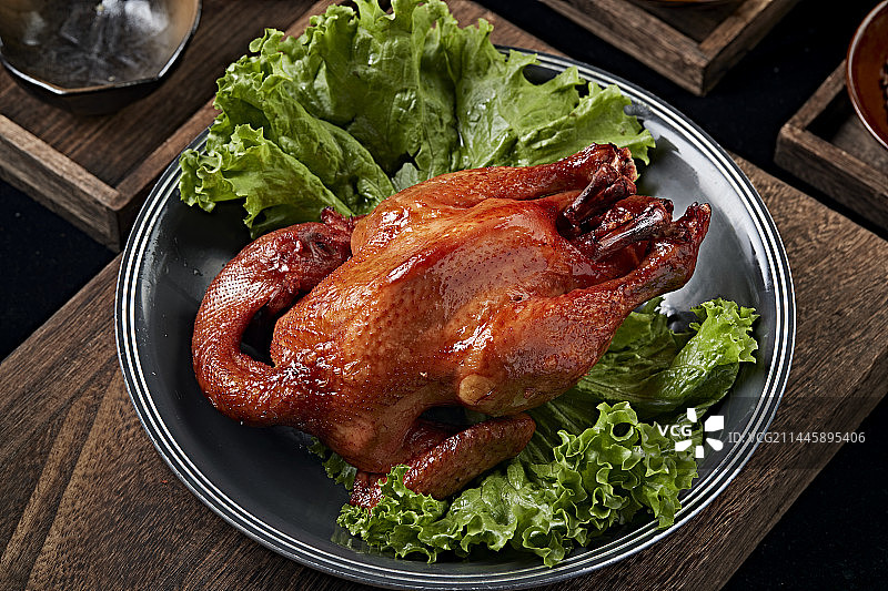 香酥卤味熏鸡图片素材