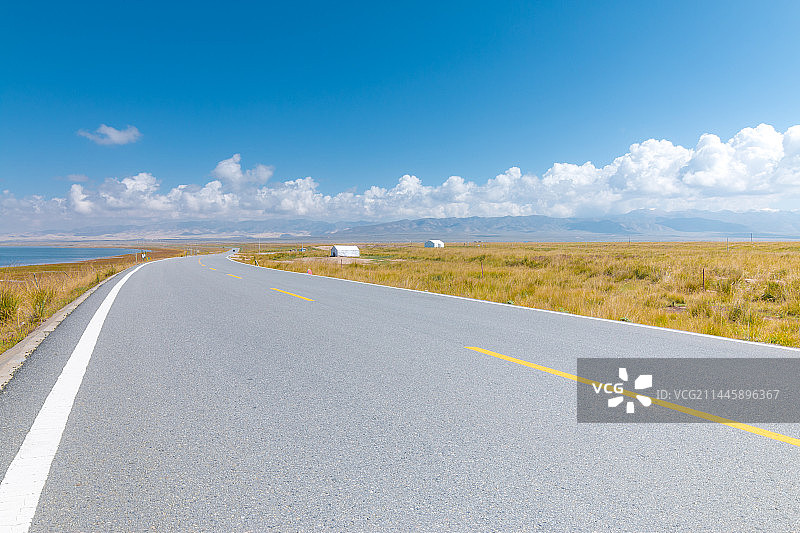 草原公路景观图片素材