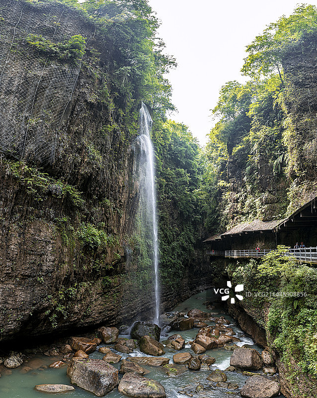 云龙地缝百丈瀑图片素材