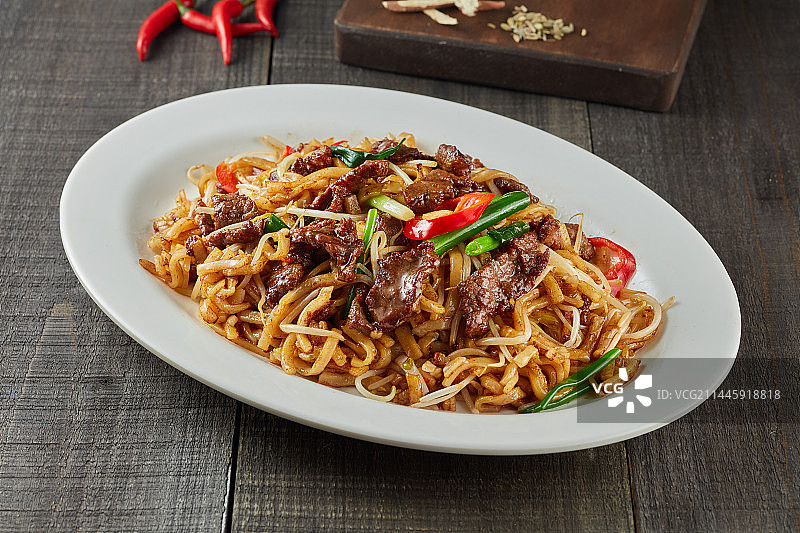 牛肉炒河粉图片素材
