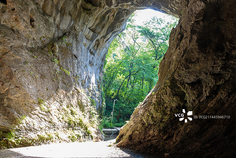 山洞口   汉中市略阳县五龙洞国家森林公园景区内景图片素材