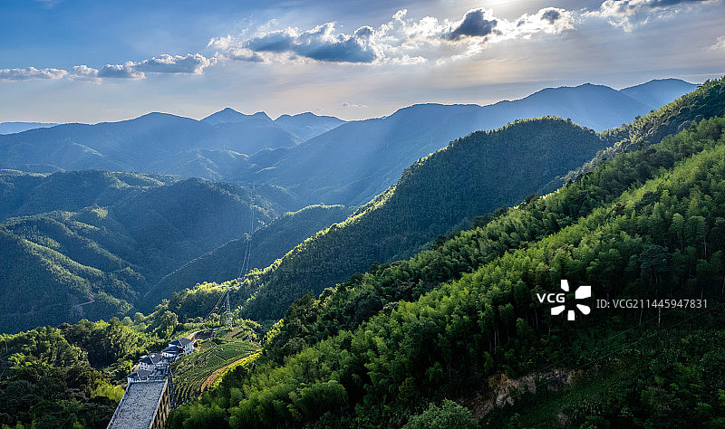 航拍龙岩梅花山森林风光图片素材