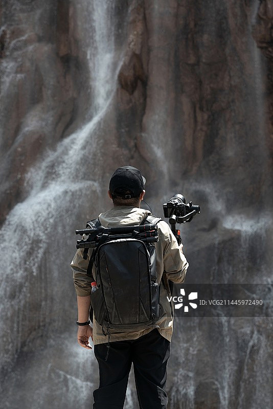 保持热爱，奔赴山海；忠于自己，热爱生活图片素材
