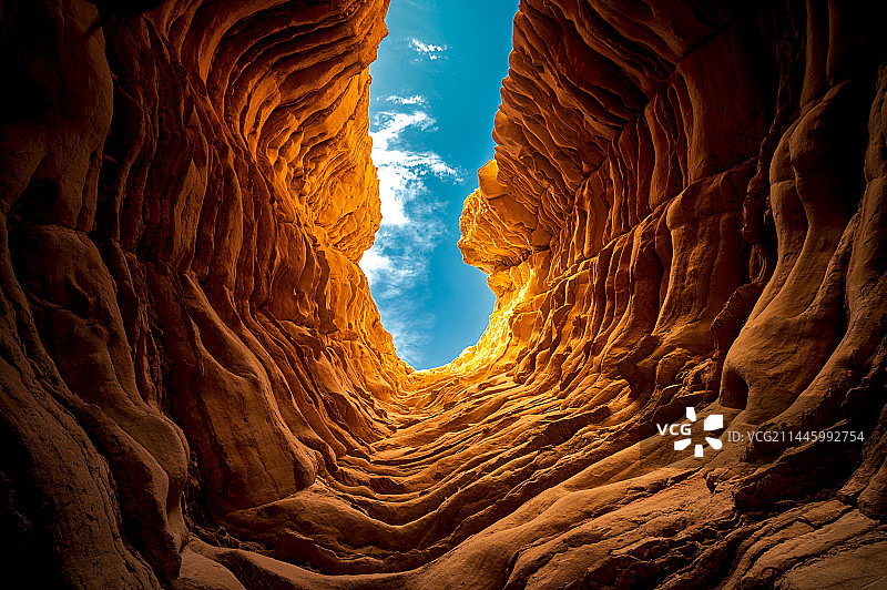 新疆哈密大海道通天洞图片素材