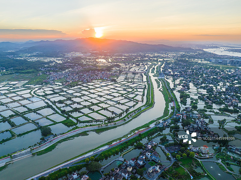 广东省江门鹤山市古劳水乡、桑基鱼塘、夕阳映照水乡、美丽乡村图片素材