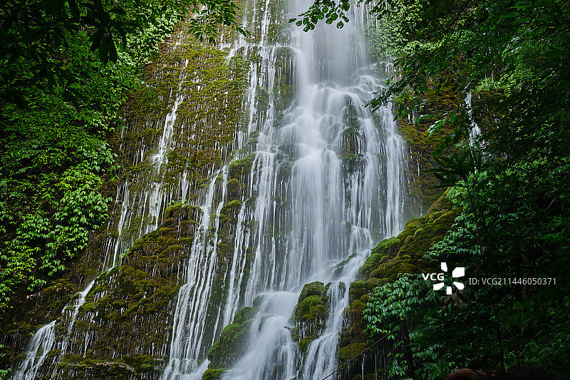 成都都江堰青城后山瀑布图片素材