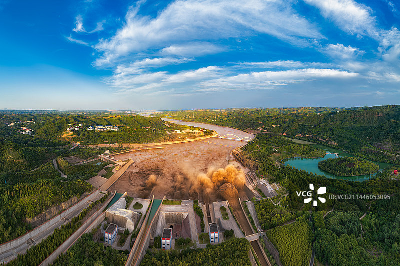 河南省洛阳市济源市黄河（小浪底景区）调水调沙场景夏季航拍图片素材