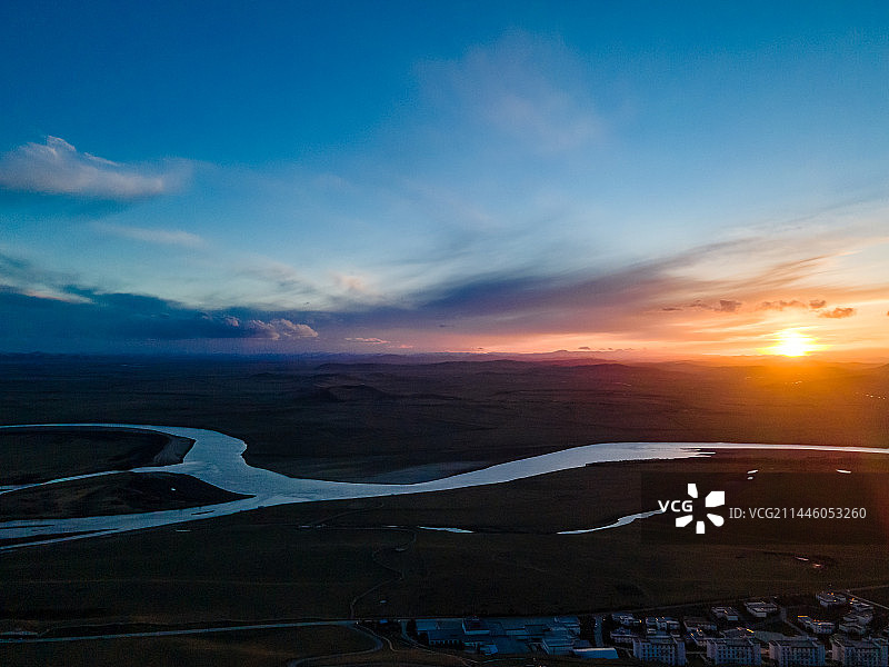 若尔盖黄河九曲第一湾晚霞航拍图片素材