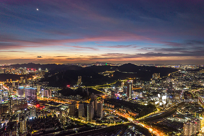 航拍深圳罗湖城市风光日落火烧云图片素材