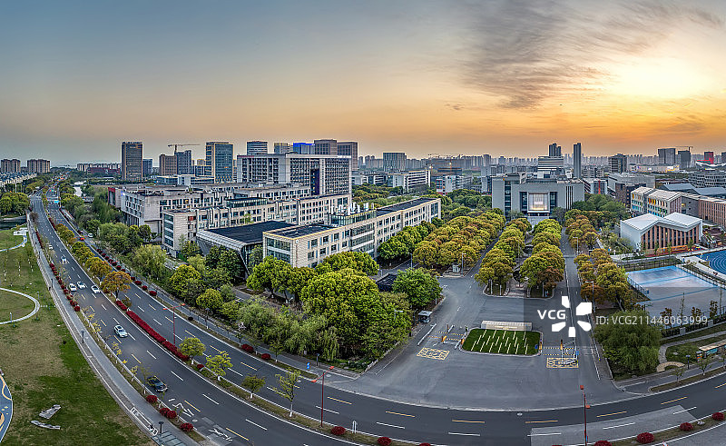 航拍视角下的城市天际线无锡国际生命科学创新园图片素材
