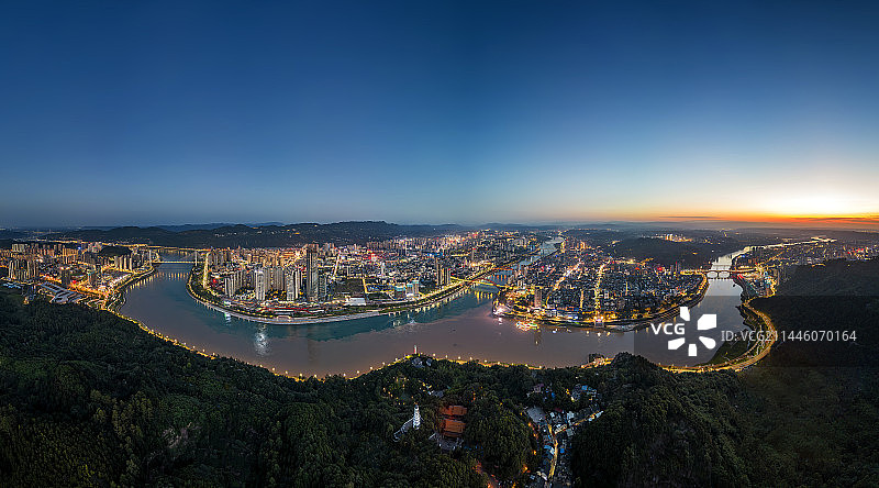 航拍繁华的宜宾城市全景图片素材