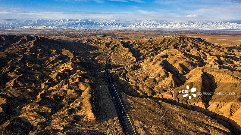 甘肃省张掖市高台县境内的312国道图片素材