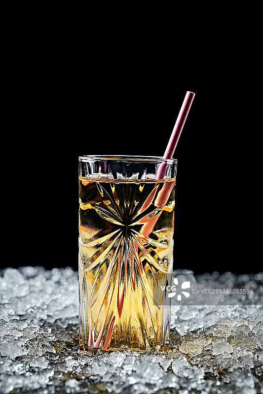 调制含酒精类饮品果醋威士忌图片素材