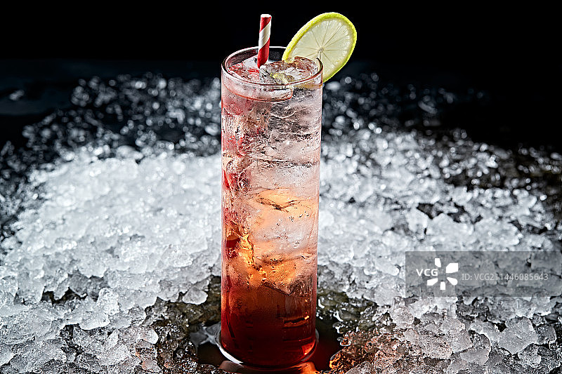 调制含酒精类饮品青柠雪碧人头马图片素材