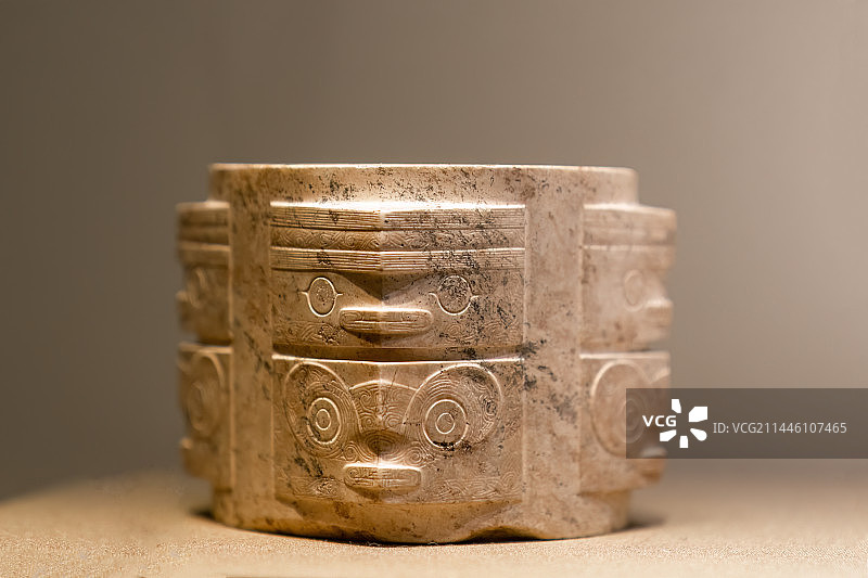 神人兽面纹琮 新石器 常州寺墩遗址图片素材