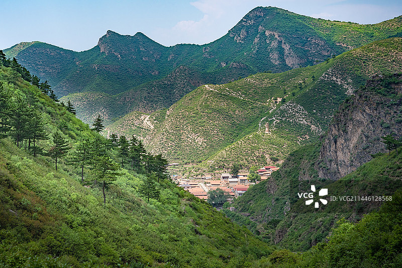 夏天河北涿鹿县矾山镇塔儿寺村远景图片素材