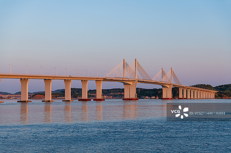 傍晚的大连市长山岛长山大桥图片素材