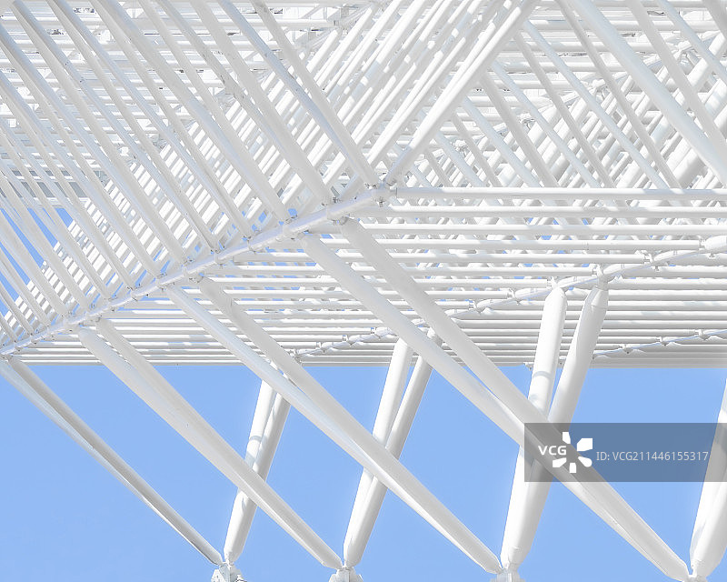 现代建筑线条结构，白色钢结构装饰性屋顶图片素材