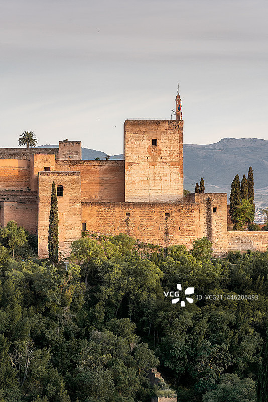 黄昏下的西班牙阿尔罕布拉宫图片素材