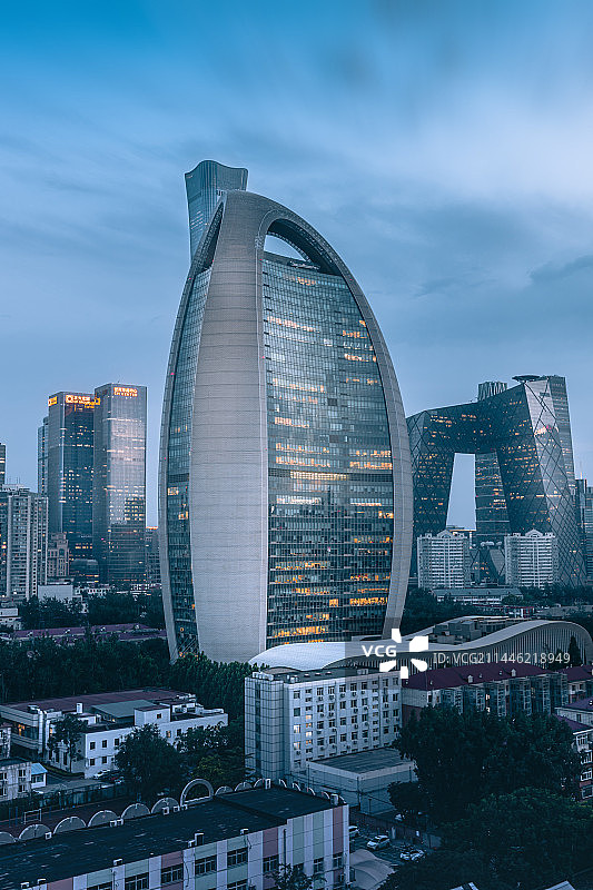 夕阳下的北京人民日报社图片素材