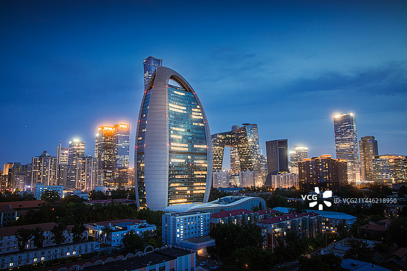 夕阳下的北京人民日报社图片素材