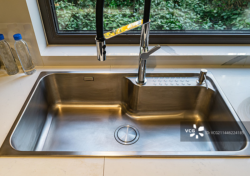 中国房地产城市健康生活拍摄主题，住宅内部环境，厨房内部不锈钢水槽，室内无人图像摄影图片素材