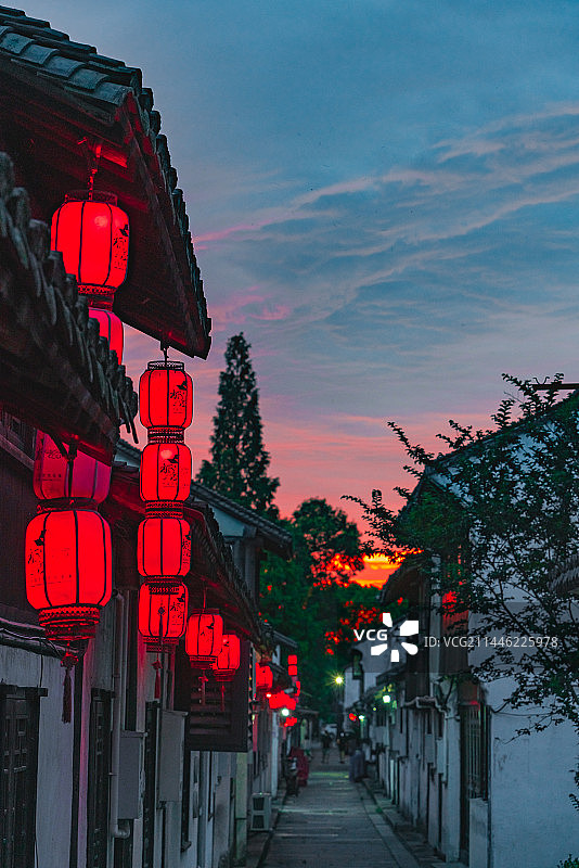 古镇灯笼中国元素图片素材